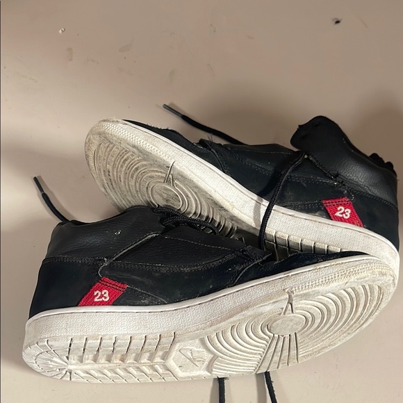 Like New, Nike Jorden Style Youth Shoes - Picture 4 of 6